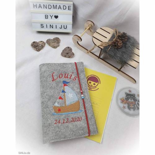 personalisierte U-Heft-Hülle aus Wollfilz | Schutzhülle mit Namen | Geschenk zur Geburt , Babyparty oder einfach so