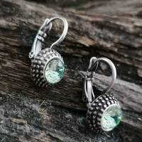 Wunderschöne Ohrringe mit Swarovski Chatons Bild 2