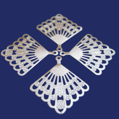 10 filigrane Anhänger 21x19mm 4-eckig, versilbert mit Blumenmuster, Vintage-Look