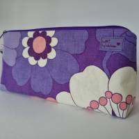 Kosmetiktasche *Vintage-Stoff 70er - Blumen* Größe M, in lila-weiß-rosa von he-ART by helen hesse Bild 4