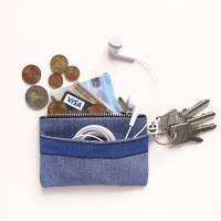 Kleine Upcycling-Jeanstasche, blau, Geldtasche, Kopfhöhrertasche, Schlüsseltasche, Kreditkartentasche, Portemonnaie Bild 1