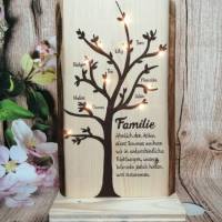 Familienbaum Holzschild Stammbaum Geschenk mit Spruch beleuchtet mit bis zu 10 Namen personalisiert Bild 2