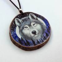 Krafttier-Amulett Wolf, handbemalter Anhänger, bemalter Schmuck, Astscheibe, Wolf Vollmond, Indianerschmuck Bild 1
