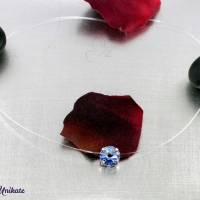 fliegender Stein light sapphire, transparente Kette hellblau - Der Kleine - Nylonkette mit blauem fliegenden Stein Bild 1