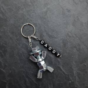 Personalisierter Schlüsselanhänger mit Schraubenmännchen galv. verzinkt - schwarz - 1 Zeile - Papa - Opa - Vatertag Bild 2
