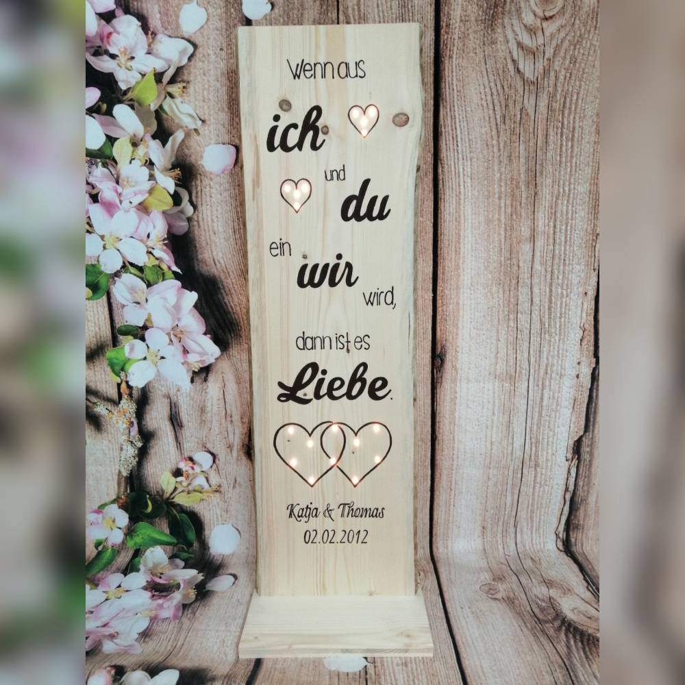 Holz Schild Geschenk zur Hochzeit / Jubiläum personalisiert mit Name / Datum beleuchtet Holzaufsteller Bild 1