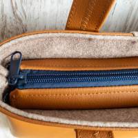 Handtasche braun/kork mit vielen Reißverschlussfächern Bild 8