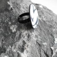 Vögelchen Vogel schwarz weiss  Ring 30 mm schwarz  Cabochon Rund Ring Bild 2