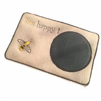 Tassenuntersetzer Bee happy BIENE Glasuntersetzer Wollfilz bestickt Mug Rug Farbwahl Untersetzer Mugrug Bild 1