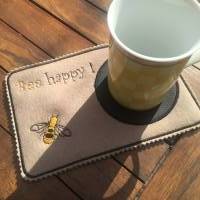 Tassenuntersetzer Bee happy BIENE Glasuntersetzer Wollfilz bestickt Mug Rug Farbwahl Untersetzer Mugrug Bild 3