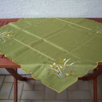 Tischdecke-Ostern-Frühling, 90x90cm, helles olive-Stickereien an den Ecken und mittig, pflegeleicht, waschbar bis 30° Bild 1