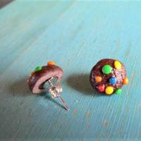Cookie mit bunten Schokolinsen Ohrstecker Ohrringe handmodelliert aus Fimo Keks witziger Ohrschmuck Bild 4