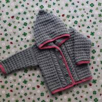 Strickjacke mit Kapuze ab Größe 50/56 bis Größe 98/104 grau rosa Trachtenjacke Pullover Babyjacke Geschenk Geburt Bild 7