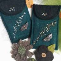 HANDMADE  Handytasche "Sternenhimmel" aus Filz, mit vielen silberfarbenen Perlen und einer Keramik-Fledermaus be Bild 2
