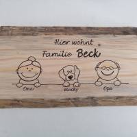 Hier wohnt Familie Holz Schild mit Name und Köpfen für jedes Familienmitglied personalisiert 2-4 Köpfe Bild 4