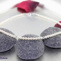 Brautschmuck: Die Zierliche, klassische Perlenkette mit Kristallen (alle 10 Perlen 1 Kristall) - Brautkette nach Wunsch Bild 2
