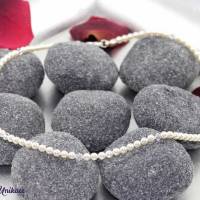 Brautschmuck: Die Zierliche, klassische Perlenkette mit Kristallen (alle 10 Perlen 1 Kristall) - Brautkette nach Wunsch Bild 3