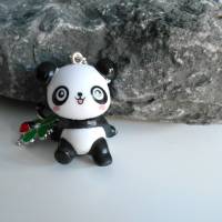3 D Pandabär * sitzend  *  Schlüsselanhänger Glücksbringer kawaii Bild 2