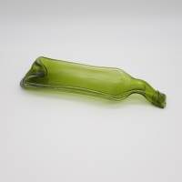 Flaschenschale aus einer recycelten klaren Glasflasche mit Farbeeinlage. Besonderes Geschenk! Servieren mal Anders! Bild 2