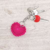 Schlüsselanhänger Herz gehäkelt Valentinstag, Geburtstag oder als Gastgeschenk Bild 3