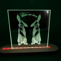 Lasergravur auf Spiegel mit Motiv Hasen, mit farbigem Licht und Fernbedienung inkl. Wunschtext Bild 1