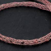 Zartes Rosé und Braun - Turmalin-Collier twisted gehäkelt aus rosefarben lackiertem Draht - bcd manufaktur Bild 4