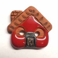 Handgearbeiteter Keramikknopf, ein kleines rotes Haus. Jeder Knopf ein Unikat. Ca. 2,5cm groß. Bild 1