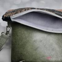 Coole Foldover-Tasche in oliv und Camouflage aus Pailletten und Kunstleder Bild 3