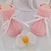 Baby Schuhchen - Stiefelchen, Erstlingsschuhchen, Farbe rose mit weissem Bindebändchen Bild 1