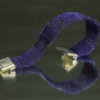 Damen-Armband aus mitternachtsblau lackiertem Draht – patentgehäkelt - bcd  manufaktur Bild 2