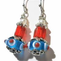 Ohrringe Lampwork Perlen blau mit dots rot weiß und Glas Würfel rot handgemacht silberfarben Bild 1