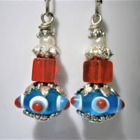 Ohrringe Lampwork Perlen blau mit dots rot weiß und Glas Würfel rot handgemacht silberfarben Bild 3