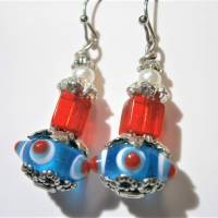 Ohrringe Lampwork Perlen blau mit dots rot weiß und Glas Würfel rot handgemacht silberfarben Bild 5