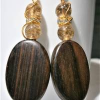 Lange große Ohrringe aus Holz in braun an Glas in beige handgemacht in wirework goldfarben Geschenk für sie Bild 2