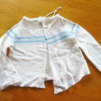 Vintage Babyflügelhemdchen in weiß mit hellblauen Streifen aus den 70er Jahren zeitlos schön Bild 3