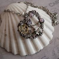 Steampunk Look Herz mit Rosa Facetten Perlen mit Zahnrädern in einer Aludrahtfassung/ Valentinstags Geschenkidee Bild 1