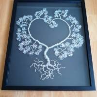 Lebensbaum im Bilderrahmen als Erinnerungsbaum in Silber mit Laub aus einem Perlen Mix Bild 4