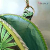 Feiner Rucksack im Blätterlook aus Kunstleder schwarz/grün (ZITTI.Rucksack von Lenipepunkt) Bild 4