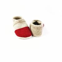 Hausschuhe für Kinder aus Wollfilz mit roter Kappe und einer Sohle aus pflanzlich gegerbtem Leder Bild 5