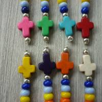 1 farbenfrohe Gastgeschenk / Charm mit Kreuz und Fisch / Regenbogenfarben Bild 6