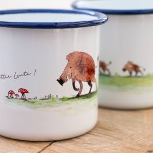 Emaille-Tasse mit Wildschweinen, Geschenk Tasse mit Wildschwein-Familie, Kindertasse zu Geburtstag, personalisierbar Bild 1