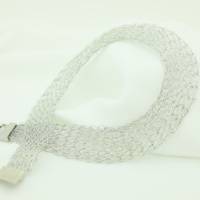 eleganter Schmuck in Grau und Silber - gestricktes Damen-Collier aus Draht mit Magnetverschluss - bcd manufaktur Bild 1