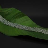 eleganter Schmuck in Grau und Silber - gestricktes Damen-Collier aus Draht mit Magnetverschluss - bcd manufaktur Bild 4