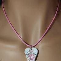 Halskette mit Betonanhänger und Serviettentechnik rosa Rosen Bild 1