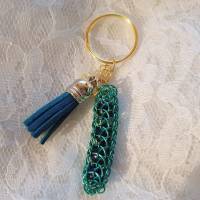 Schlüsselanhänger türkiser Anhänger mit blauen 8mm Edelstein-Perlen und blauer Quaste Bild 1