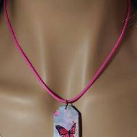 Halskette mit Betonanhänger und Serviettentechnik Schmetterling Bild 1