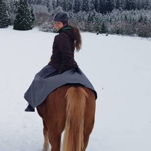 Reitrock Softshell grau mit Klett, XS-XL Wickelrock bordeaux, Pferd und Reiter, reiten im Winter, langer Rock Fotoshooti Bild 5