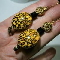 Lange Ohrringe leo Muster handbemalt safran schwarz goldfarben Geschenk für sie Bild 7