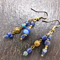 Ohrringe, Ohrhänger mit blauen Djenne Glasperlen - blau, gold - 5,2cm Bild 4