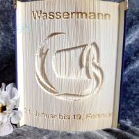 Motiv Sternzeichen „WASSERMANN“ - Gefaltetes Hardcover-Buch Bild 2